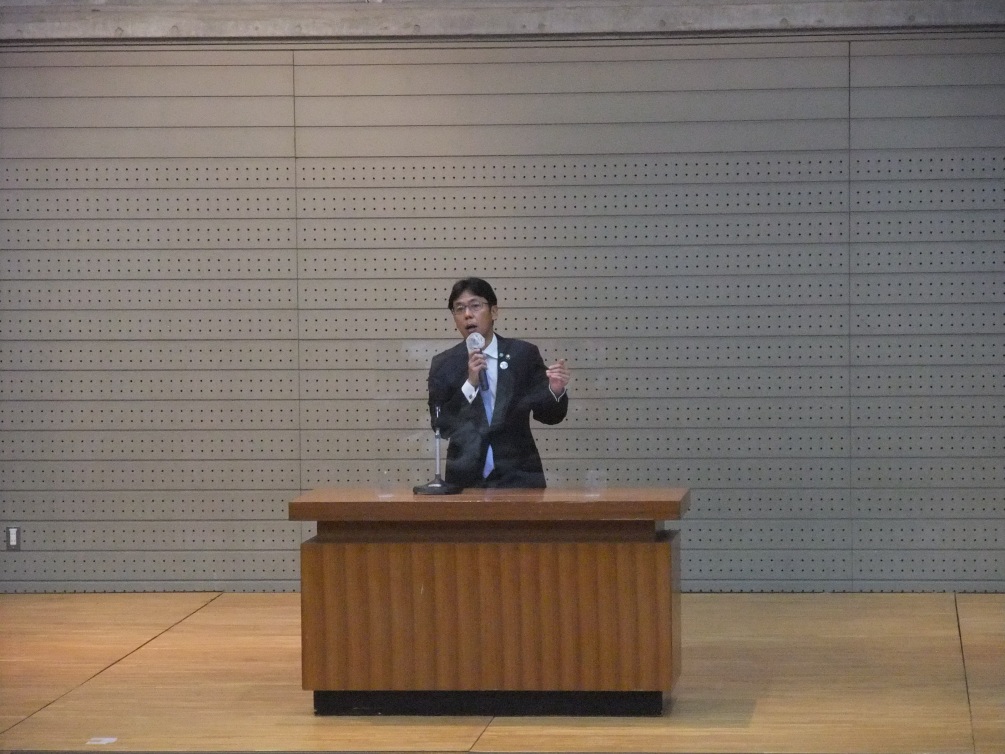 長岡京市長 中小路健吾 先生の応援演説。山本けいいち(山本圭一)を励ます会(大山崎町体育館)にて。長岡京市の、元 同志社高校写真部部長 増田真知宇 ( ますだまちう )先生ご撮影 長岡京市長 中小路健吾 先生の応援演説。山本けいいち(山本圭一)を励ます会(大山崎町体育館)にて。長岡京市の、元 同志社高校写真部部長 増田真知宇 ( ますだまちう )先生ご撮影