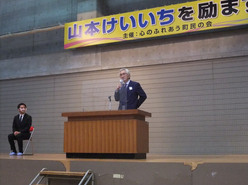 自由民主党(自民党)京都府連会長 西田昌司 参議院議員の応援演説。写真左に 山本圭一 ( 山本けいいち )先生。この日9月28日(水)20時30分の東京行き新幹線に乗らないといけない多忙な中、大山崎町へ駆け付けてくれました。。長岡京市の、元 同志社高校写真部部長 増田真知宇 ( ますだまちう )先生ご撮影 自由民主党(自民党)京都府連会長 西田昌司 参議院議員の応援演説。写真左に 山本圭一 ( 山本けいいち )先生。この日9月28日(水)20時30分の東京行き新幹線に乗らないといけない多忙な中、大山崎町へ駆け付けてくれました。。長岡京市の、元 同志社高校写真部部長 増田真知宇 ( ますだまちう )先生ご撮影