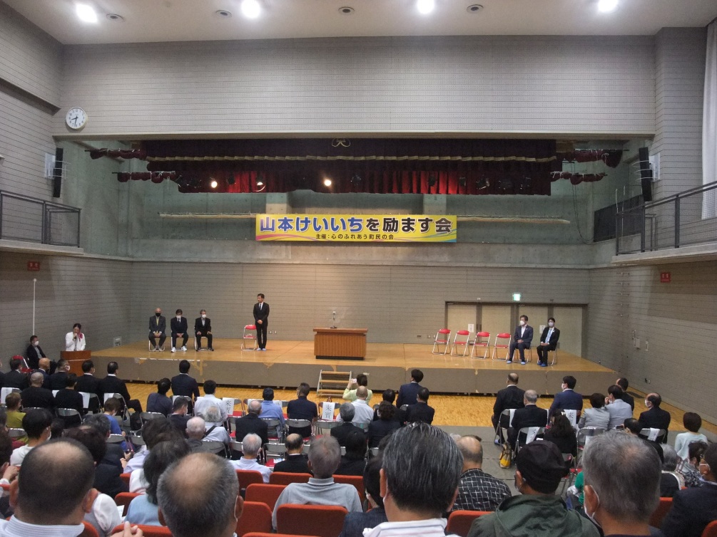 山本けいいち(山本けいいち)本人の演説。大山崎町体育館にて。長岡京市の、元 同志社高校写真部部長 増田真知宇 ( ますだまちう )先生ご撮影 山本けいいち(山本けいいち)本人の演説。大山崎町体育館にて。長岡京市の、元 同志社高校写真部部長 増田真知宇 ( ますだまちう )先生ご撮影